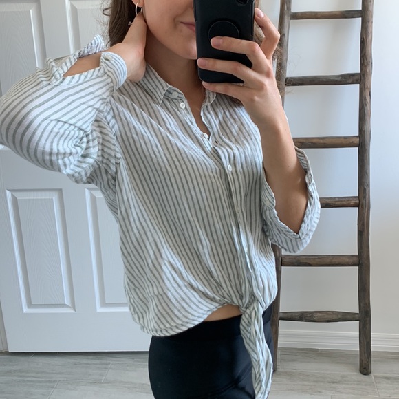 H&M Linen Cropped Front Knot Button Down Shirt White and Green Striped / Size XS - Picture 2 of 7